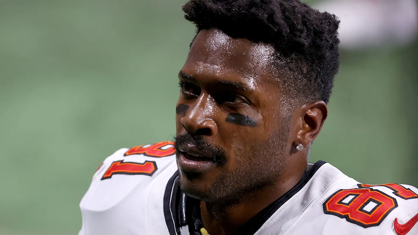 Antonio Brown wanted for alleged attempted murder after incident at boxing event: report